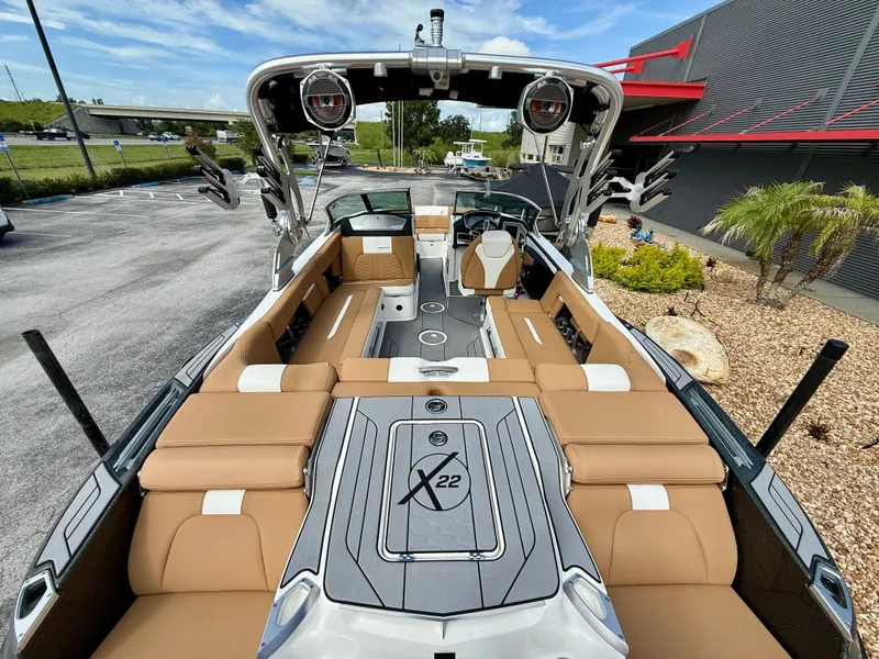 Slide: The Image of MasterCraft X22 2020 - 10