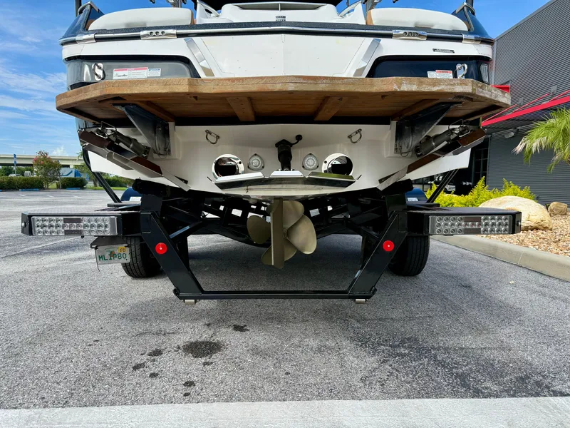 Slide: The Image of MasterCraft X22 2020 - 9