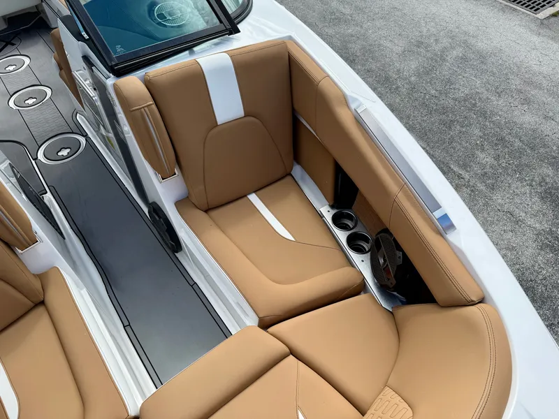 Slide: The Image of MasterCraft X22 2020 - 14