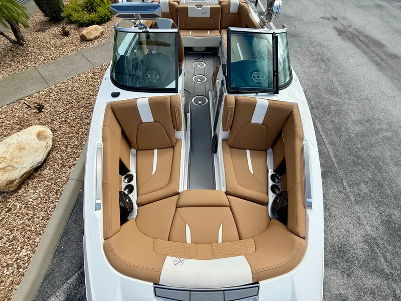 Slide: The Image of MasterCraft X22 2020 - 12