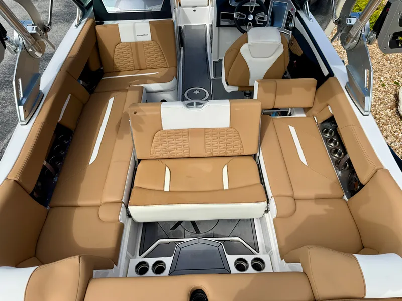 Slide: The Image of MasterCraft X22 2020 - 24