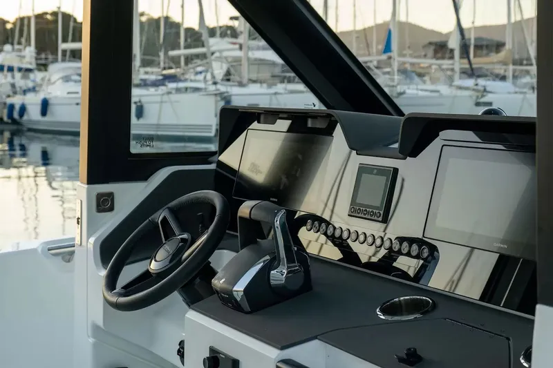 Slide: The Image of Helm of the 2027 Wellcraft 28 Explorer in a marina. - 9