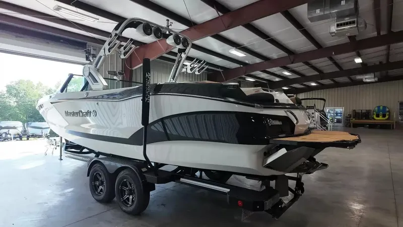 Slide: The Image of MasterCraft X26 2022 - 13