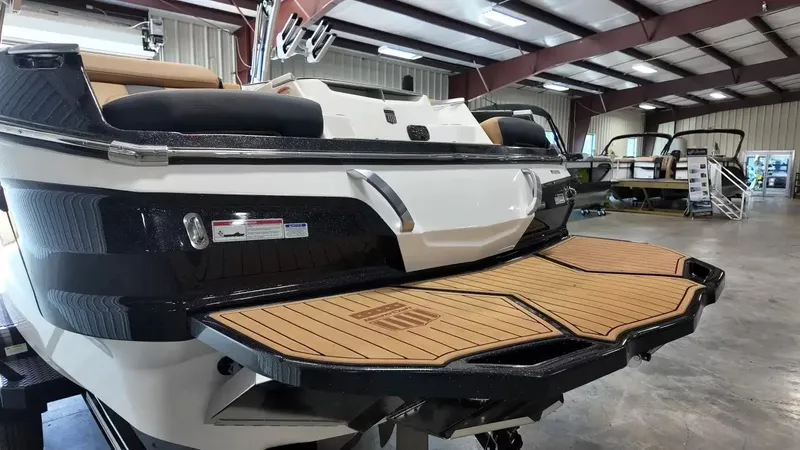 Slide: The Image of MasterCraft X26 2022 - 11