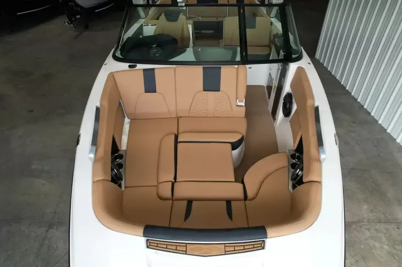 Slide: The Image of MasterCraft X26 2022 - 20