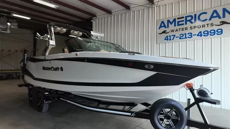 Slide: The Image of MasterCraft X26 2022 - 18