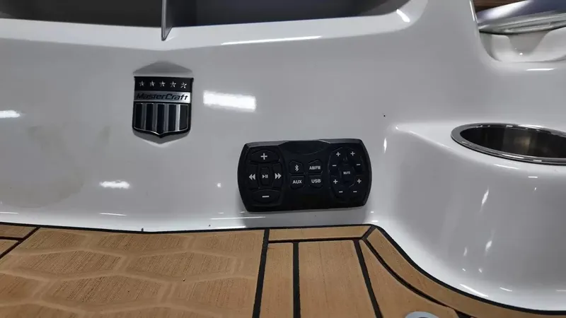 Slide: The Image of MasterCraft X26 2022 - 71