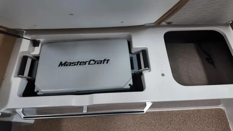 Slide: The Image of MasterCraft X26 2022 - 54