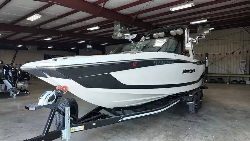 Slide: The Image of MasterCraft X26 2022 - 15