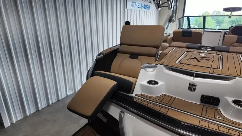 Slide: The Image of MasterCraft X26 2022 - 68