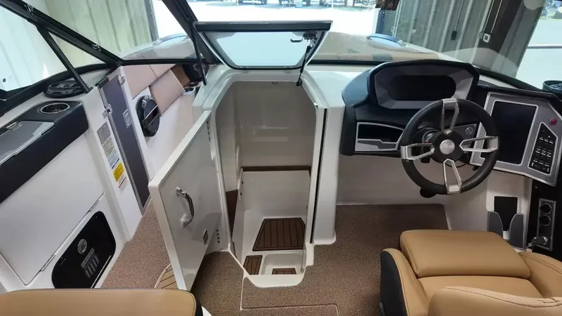 Slide: The Image of MasterCraft X26 2022 - 36