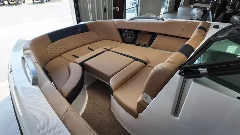Slide: The Image of MasterCraft X26 2022 - 23