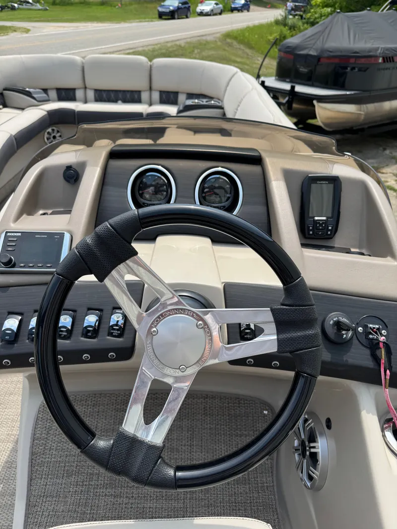 Slide: The Image of The image shows the cockpit of a 2019 Bennington 25RSR with a modern steering wheel and instruments. - 10