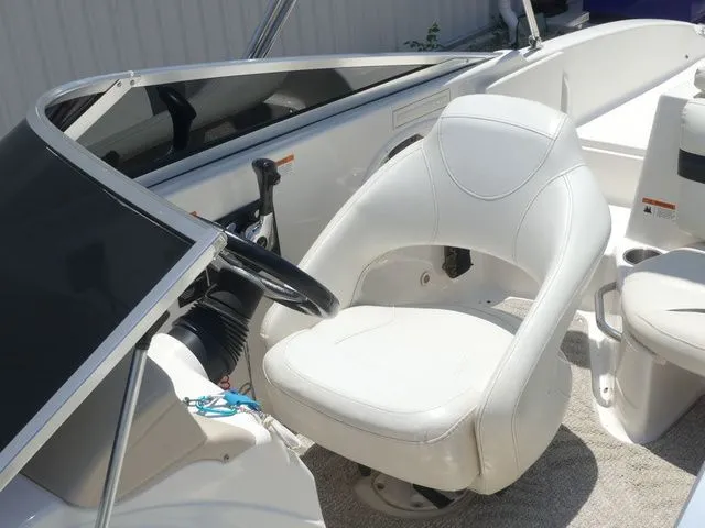 Slide: The Image of Larson Escape 204 Deck Boat 2008 - 20