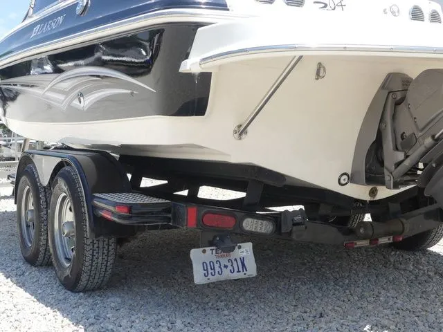 Slide: The Image of Larson Escape 204 Deck Boat 2008 - 8