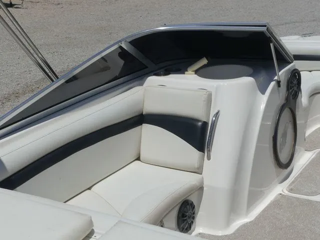 Slide: The Image of Larson Escape 204 Deck Boat 2008 - 22