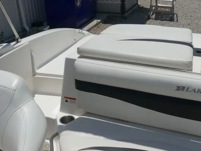 Slide: The Image of Larson Escape 204 Deck Boat 2008 - 19