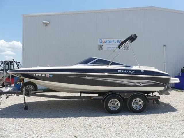 Slide: The Image of Larson Escape 204 Deck Boat 2008 - 2