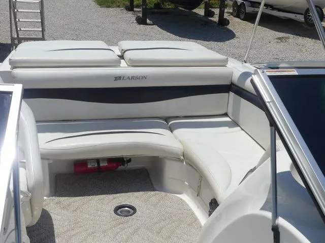 Slide: The Image of Larson Escape 204 Deck Boat 2008 - 18