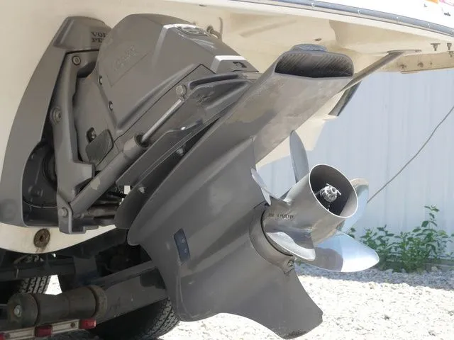 Slide: The Image of Larson Escape 204 Deck Boat 2008 - 7