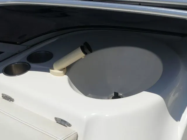 Slide: The Image of Larson Escape 204 Deck Boat 2008 - 25