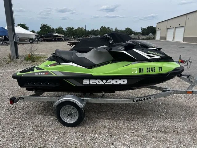 Slide: The Image of Sea-Doo GTR 2018 - 9