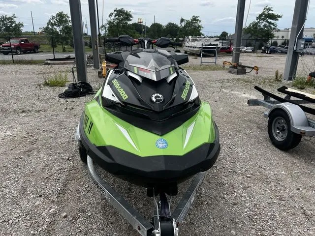 Slide: The Image of Sea-Doo GTR 2018 - 7