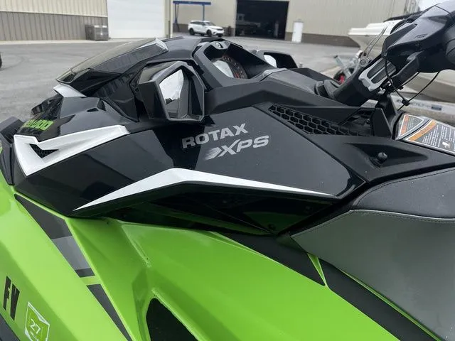 Slide: The Image of Sea-Doo GTR 2018 - 4
