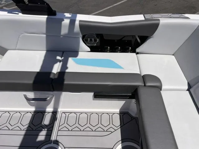 Slide: The Image of MasterCraft NXT24 2021 - 15
