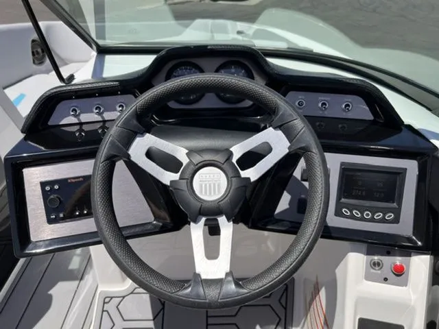 Slide: The Image of MasterCraft NXT24 2021 - 20