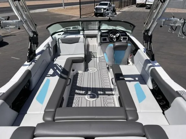 Slide: The Image of MasterCraft NXT24 2021 - 10