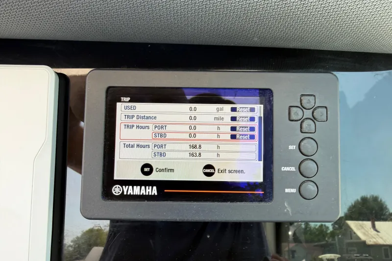 Slide: The Image of Yamaha display on 2020 Blackfin 242 DC showing trip and total hours. - 34