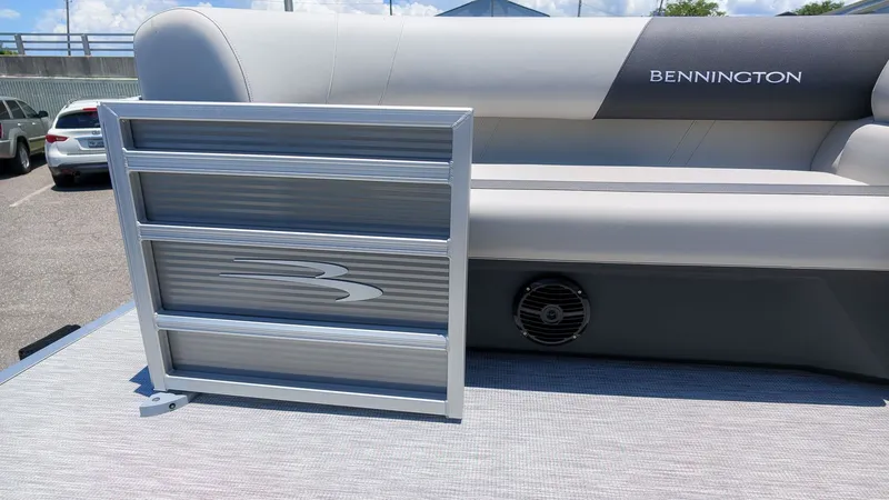 Slide: The Image of The image shows the rear of a Bennington 18 S CRUISE pontoon boat with gray upholstery. - 13