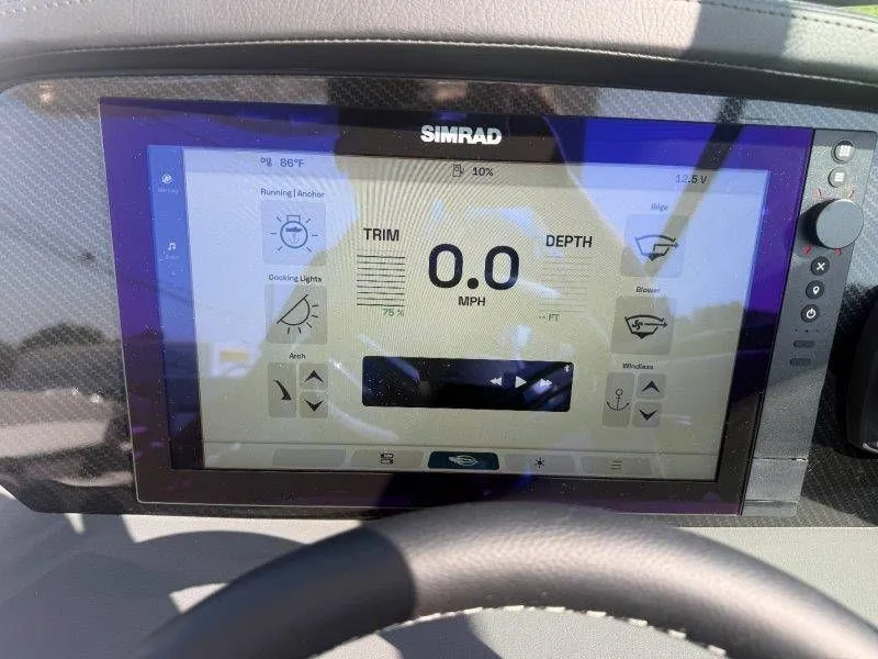 Slide: The Image of Simrad display on a Chaparral SSX 30 boat, showing speed and trim. - 37