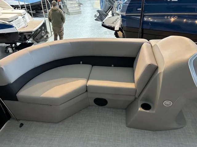 Slide: The Image of Dockside 22DQ 2.75 2026 - 4