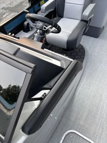 Slide: The Image of South Bay 500 Series 525RSDC 2026 - 9