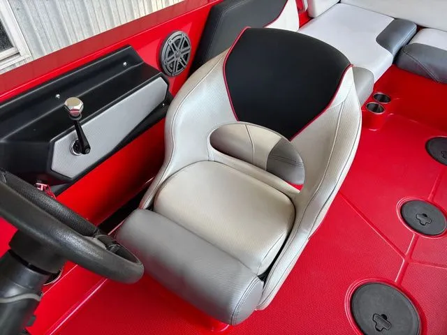 Slide: The Image of MasterCraft NXT22 2016 - 18