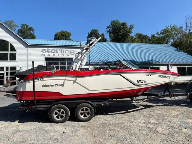 Slide: The Image of MasterCraft NXT22 2016 - 9