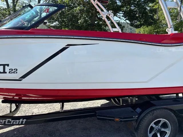 Slide: The Image of MasterCraft NXT22 2016 - 3