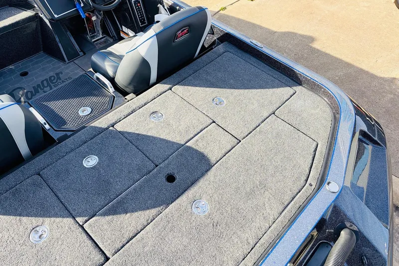 Slide: The Image of 2026 Ranger Z521 boat interior with gray carpeted deck and seating. - 60