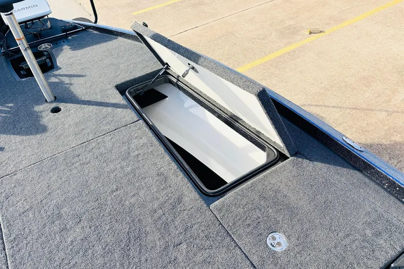Slide: The Image of 2026 Ranger Z521 boat deck with open storage compartment, featuring a Garmin device. - 25