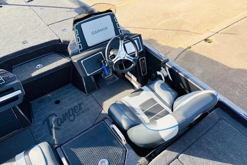 Slide: The Image of 2026 Ranger Z521 boat interior with Garmin navigation and comfortable seating. - 41