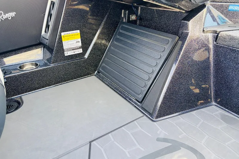 Slide: The Image of 2026 Ranger Z521 boat interior with sleek design and passenger capacity label. - 39