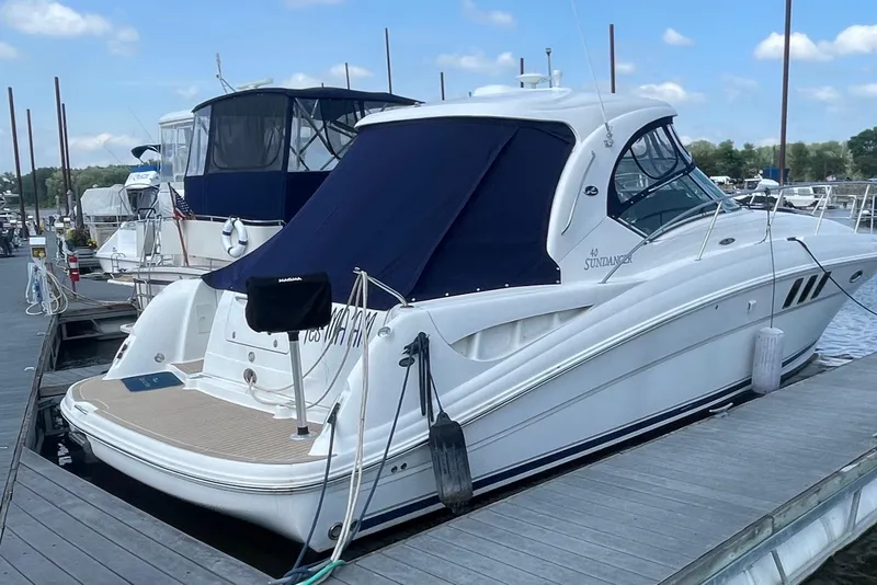 Slide: The Image of 2007 Sea Ray 40 Sundancer yacht docked at marina under blue sky. - 4