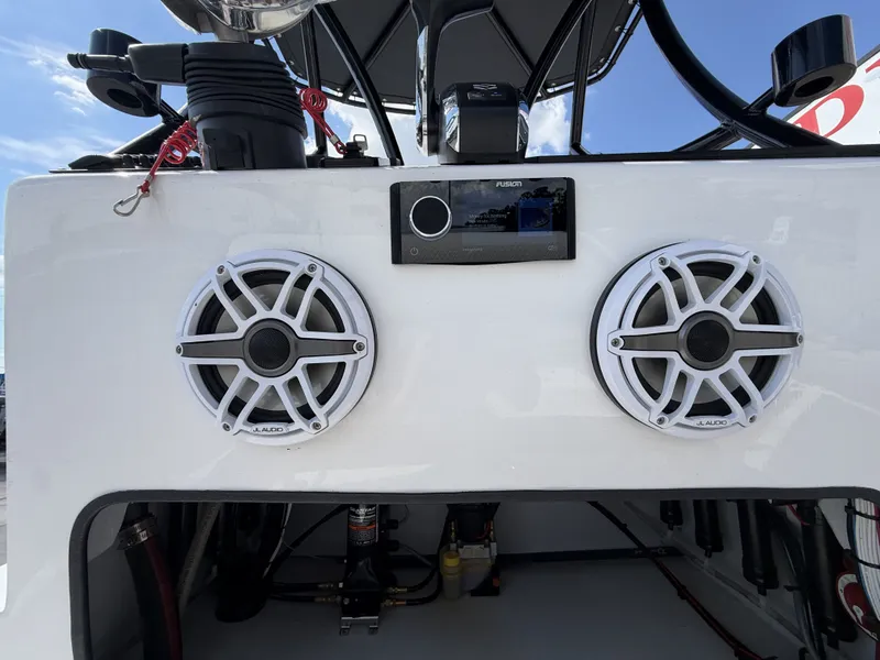 Slide: The Image of The image shows the dashboard of a Dargel 250 Kat HDX with speakers and a control unit. - 19