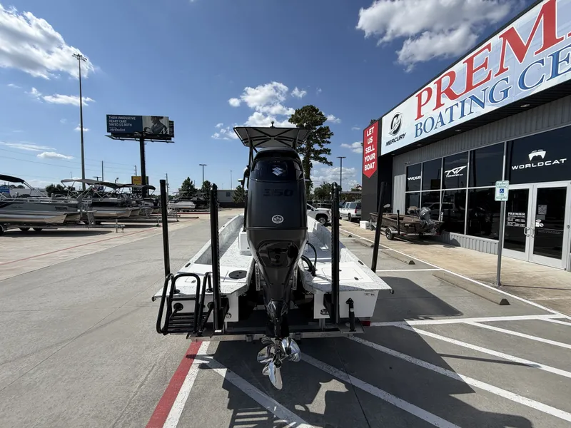 Slide: The Image of Dargel 250 Kat HDX 2026 on a trailer outside a boating center. - 11