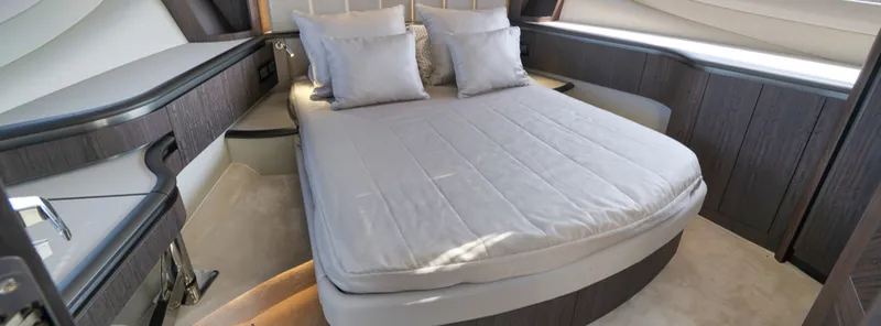 Slide: The Image of Galeon 560 Fly 2023 - 2