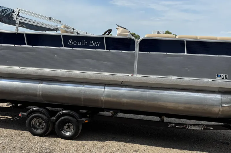 Slide: The Image of 2006 South Bay 23 pontoon boat on trailer, side view. - 6