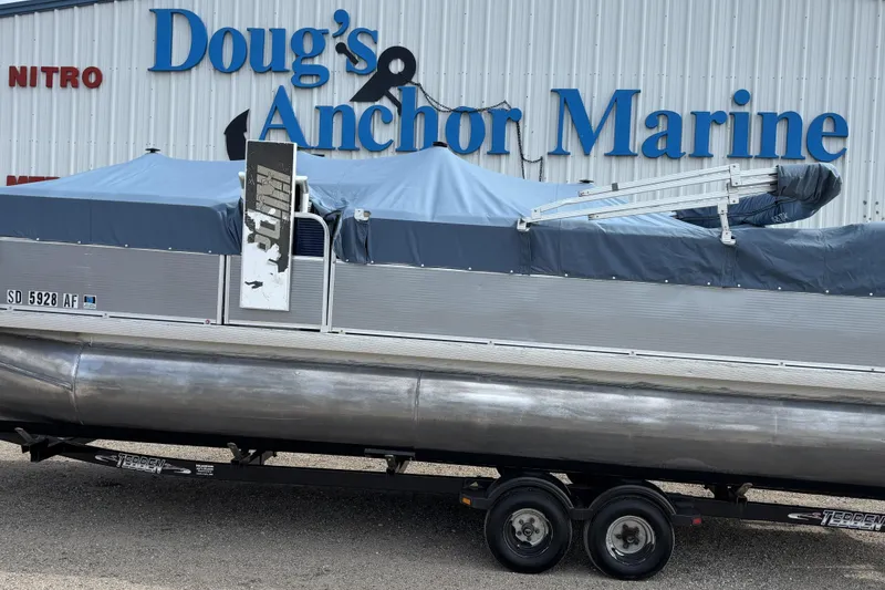 Slide: The Image of 2006 South Bay 23 pontoon boat at Doug's Anchor Marine dealership. - 20
