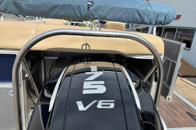 Slide: The Image of Outboard motor on 2006 South Bay 23 boat, featuring a V6 engine. - 5